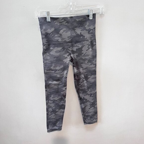 Spanx Cropped Camo Leggings- Size M - Picture 4 of 4